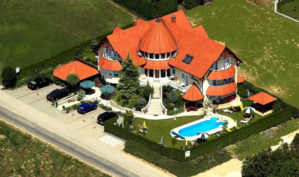 Fortuna Villa Heviz Exterior photo